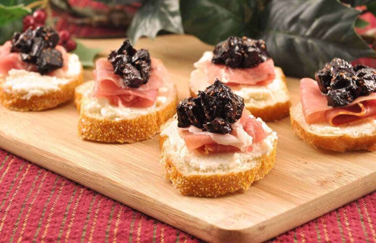 SMOKED RICOTTA ON CROSTINIS WITH FIGS AND BALSAMIC VINEGAR