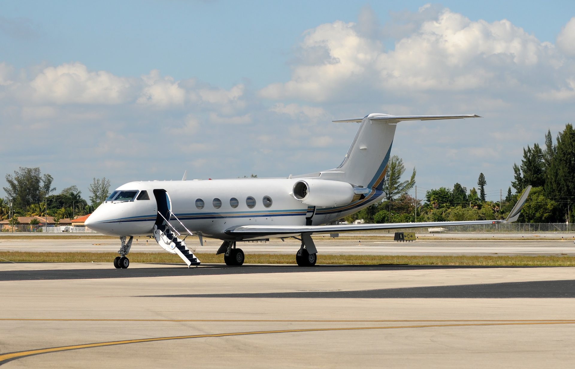 A Step-By-Step Guide on How To Charter A Private Jet